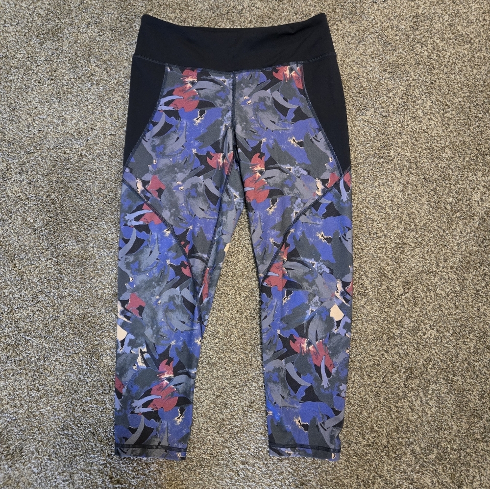 Women's Patagonia cropped athletic leggings size medium in great condition